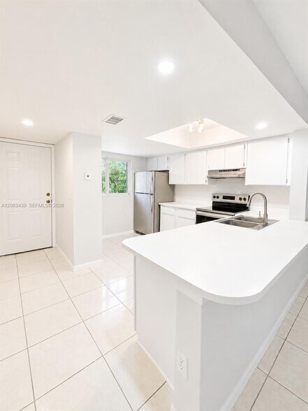 Building Photo - 106 Palm Beach Trace Dr