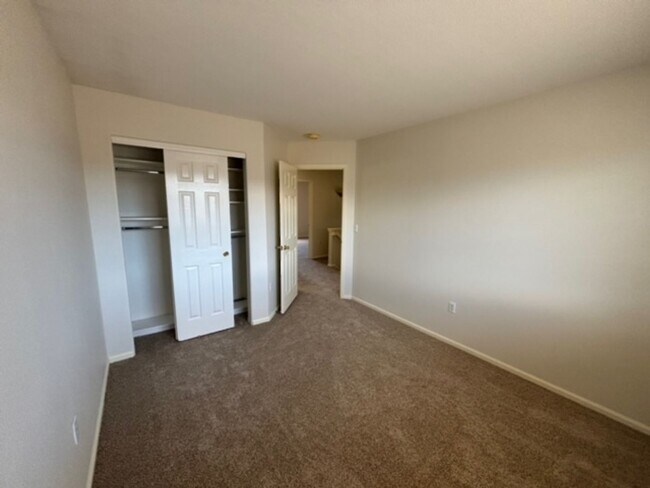 Building Photo - Beautifully Updated 3bd/2.5ba Home in Littleton