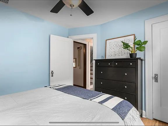 Building Photo - "Charming 3-Bed, 2-Bath Home on Holmes St, Kansas City - Your Cozy Retreat Awaits!"