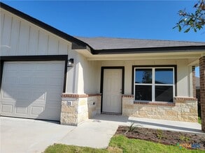 Building Photo - 122 Wind Ridge Dr