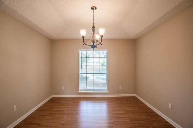 Building Photo - Great Rental in The Valley!