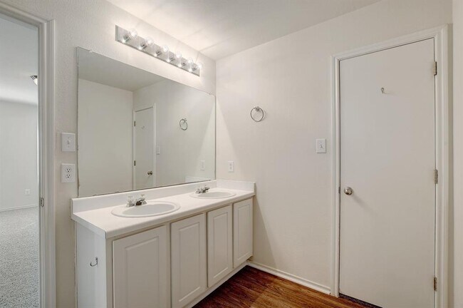 Building Photo - 361 Carriage Way
