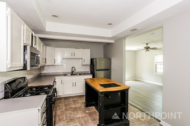 Building Photo - 3 BR/2BA | Newly Renovated Single Family Home  | Great Size Backyard| Quiet Neighborhood!