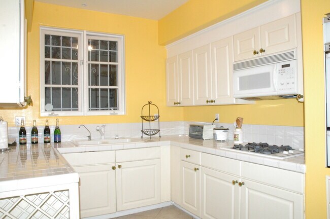 Kitchen - 1250 Midvale Ave