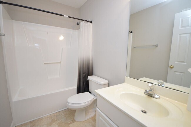 Building Photo - 3319 Philmont Dr