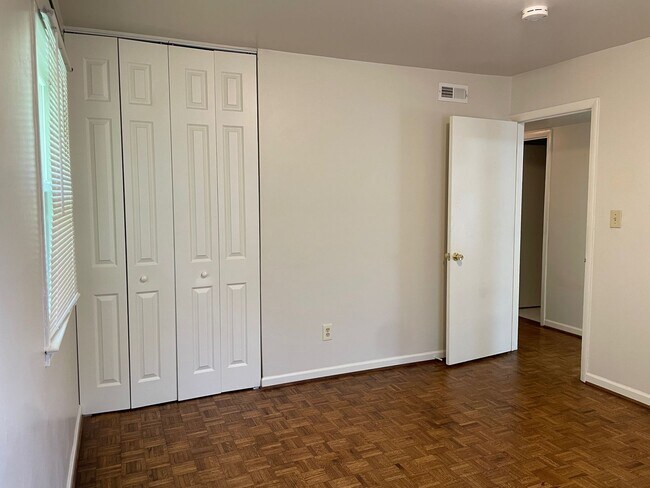 Building Photo - 3 bed 1 bath home in High Point!