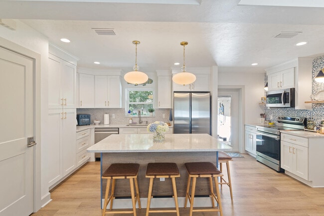 Building Photo - 304 NW 24th St