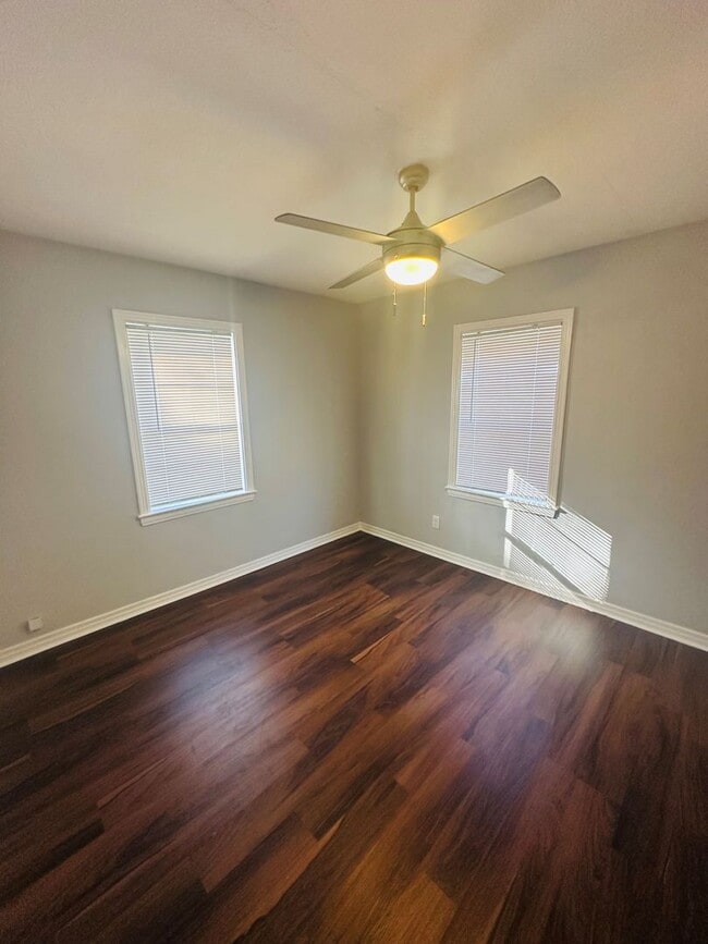 Building Photo - **Move in ready 3/1 Single Family home 32254