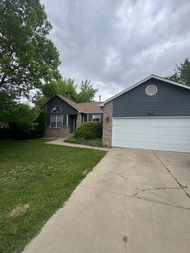 Building Photo - 603 3rd St