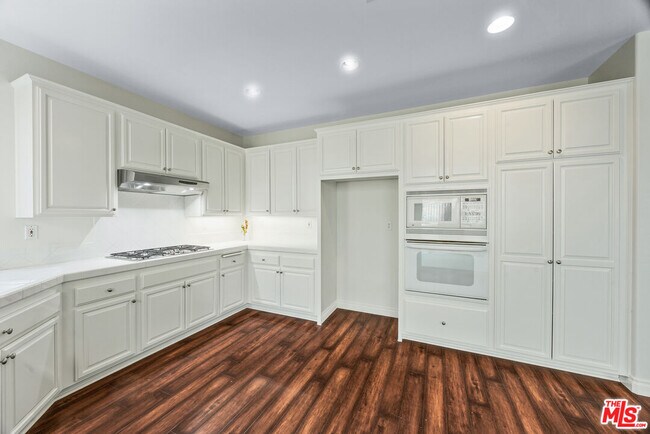 Building Photo - 2909 Venezia Ln