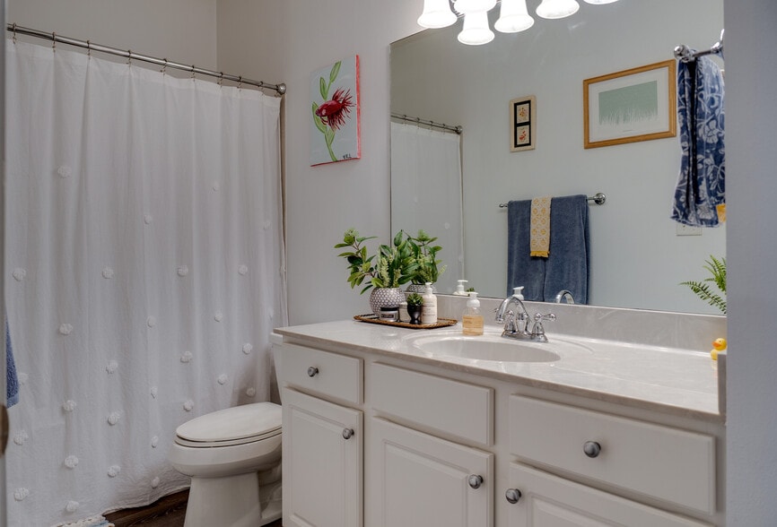 Bathroom 1 - 159 Brooks St SE