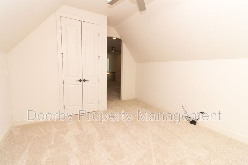 Building Photo - 6908 Roberta Ln
