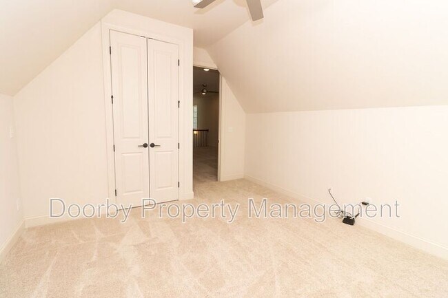 Building Photo - 6908 Roberta Ln