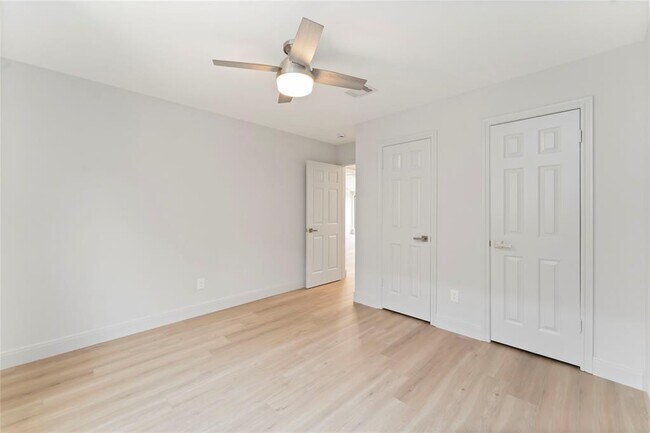 Building Photo - 14147 Hillvale Dr