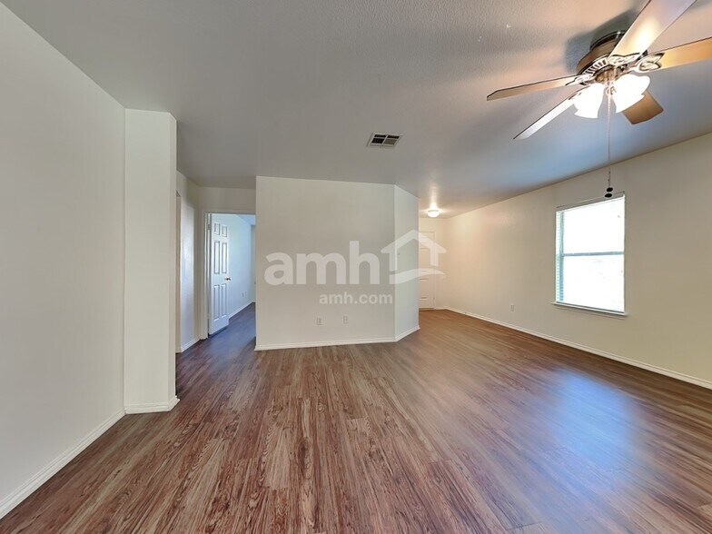 Building Photo - 161 Spring Branch Loop