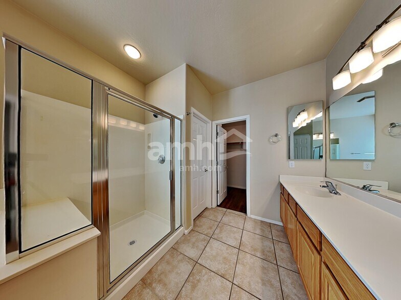 Building Photo - 16282 W Mercer Ln