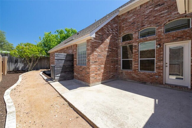 Building Photo - 814 Arrowhead Trail