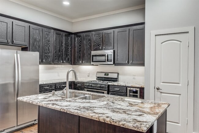 Building Photo - 4323 Dickason Ave