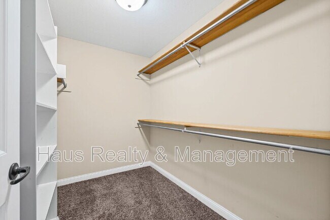 Building Photo - 1725 Autumnwood Blvd