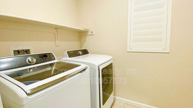 Building Photo - 611 W Strauss Dr