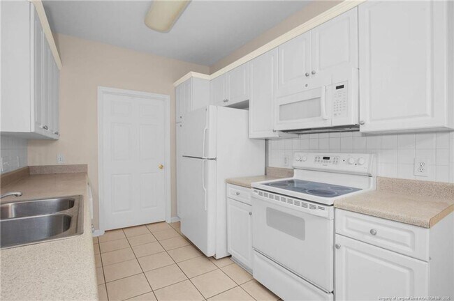 Building Photo - 3BD 2Bath Condo