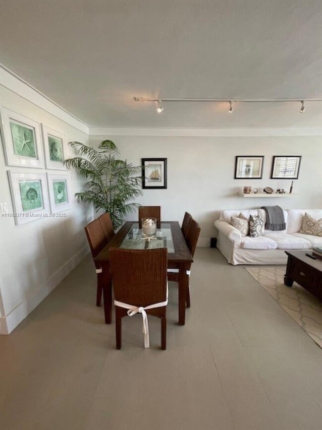 Building Photo - 5313 Collins Ave