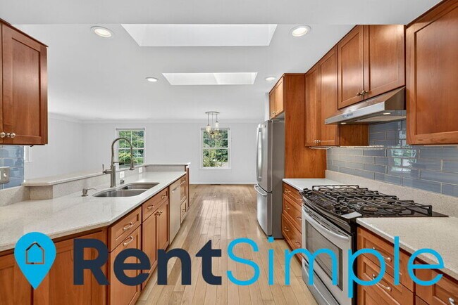 Building Photo - 8618 Crestview Dr