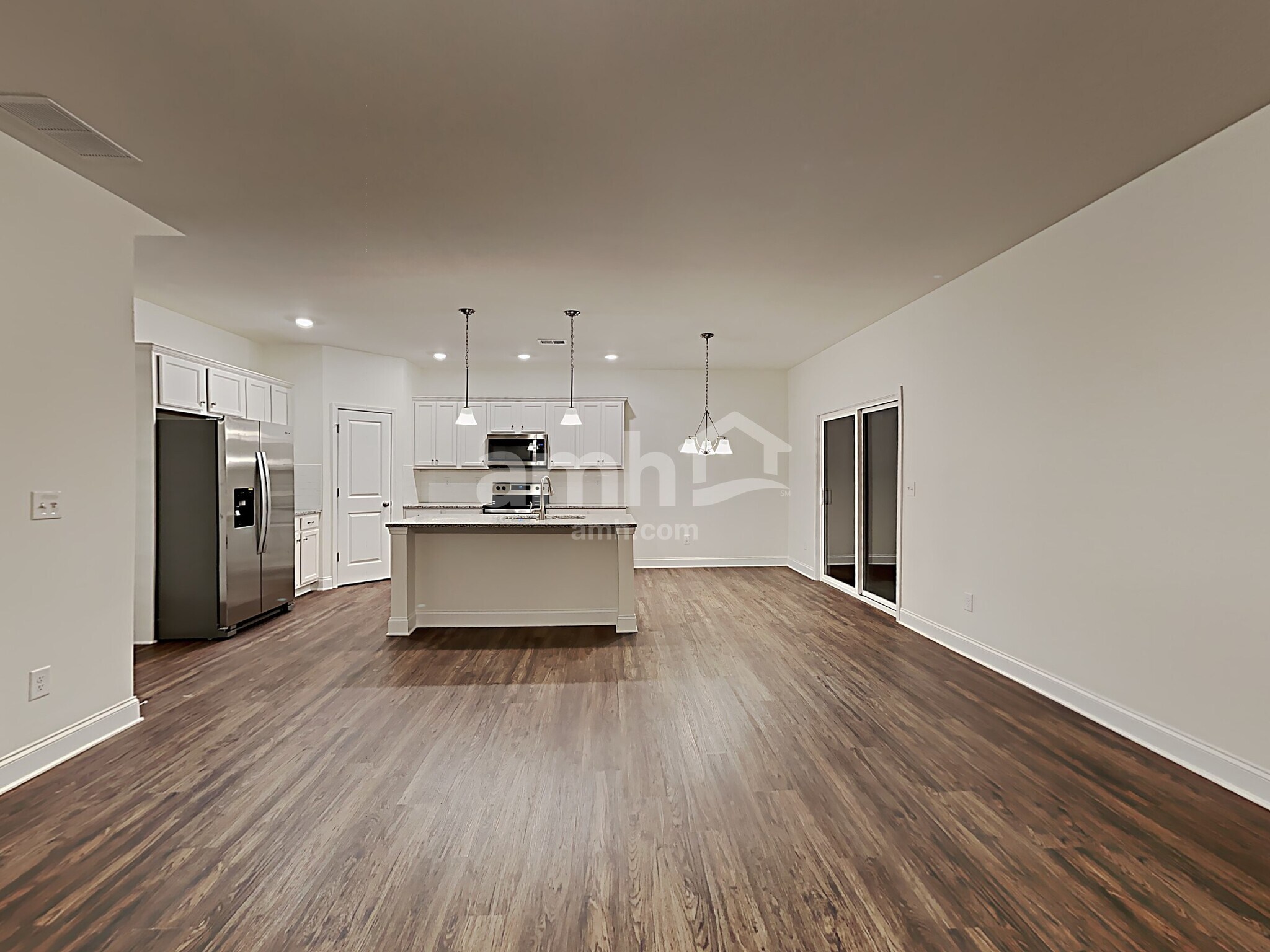 Building Photo - 5285 Valley Dr