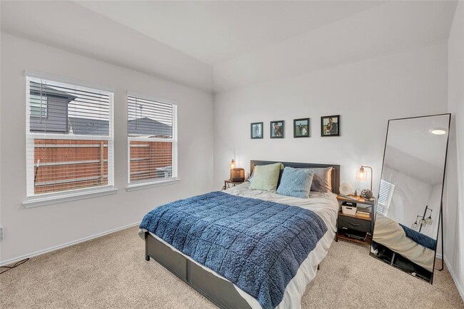 Building Photo - 185 Sandringham Lp
