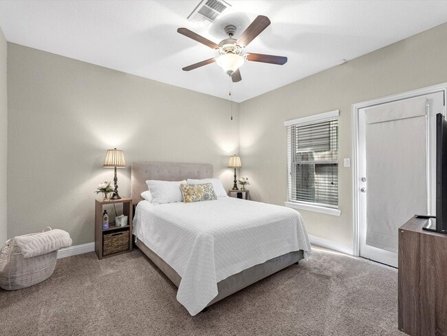 Building Photo - 1762 Sierra Crest Dr