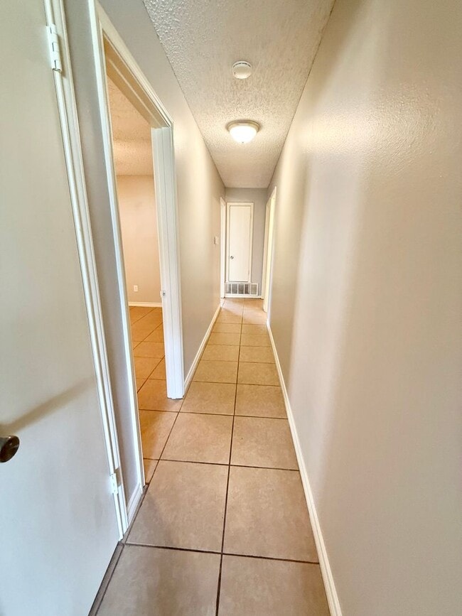 Building Photo - 3-bed/2-bath near Paluxy/Grande!