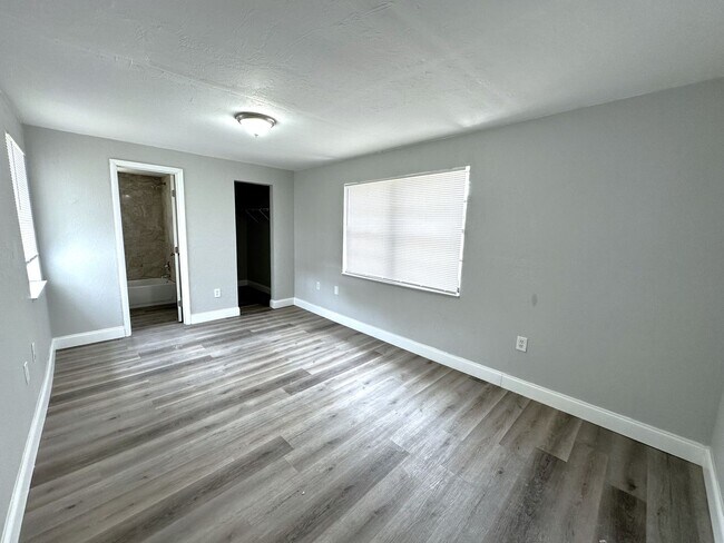 Building Photo - 2117 Mitchell Ct