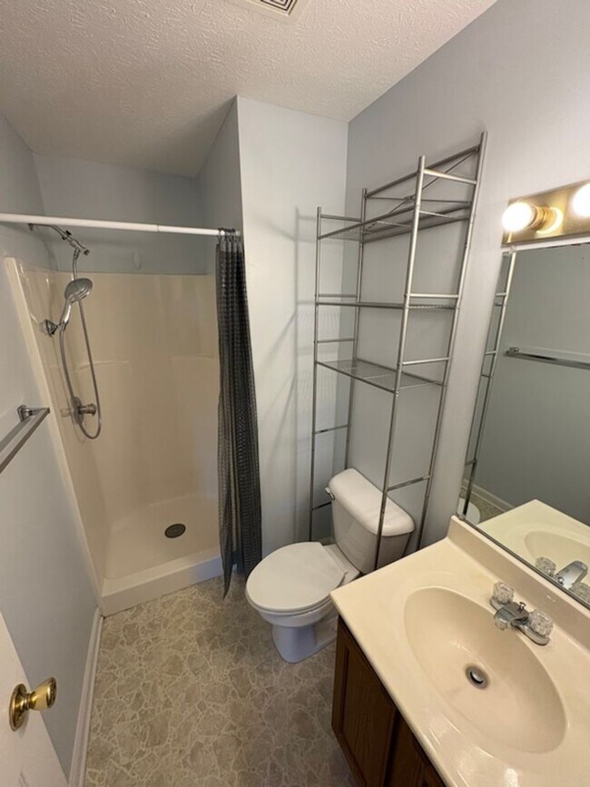 Building Photo - 1801 Brookline Ct