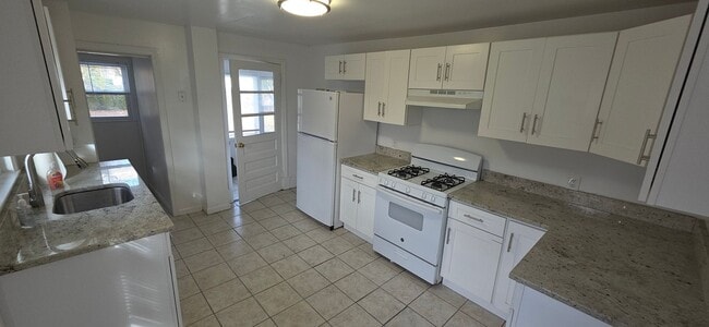 Building Photo - Stunning 3 Bedroom House for Rent in Neptune!