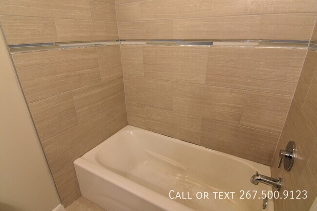 Building Photo - 907 S 13th St