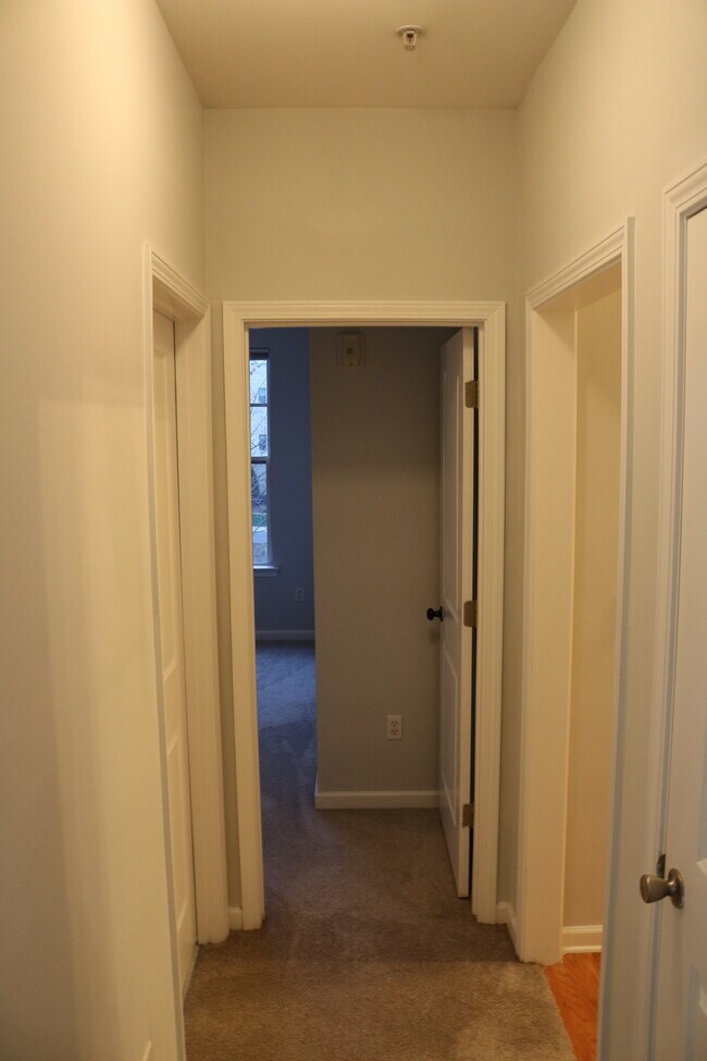 Building Photo - 1564 Walnut View Dr