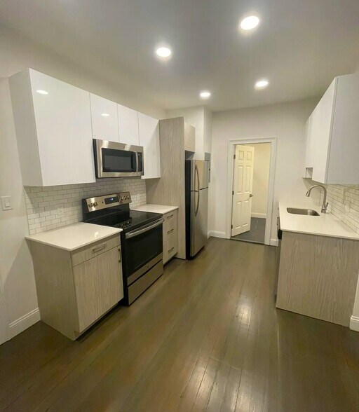 Building Photo - 16 Temple St