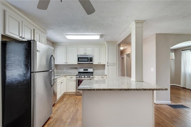 Building Photo - 1424 Hosea L Williams Dr NE