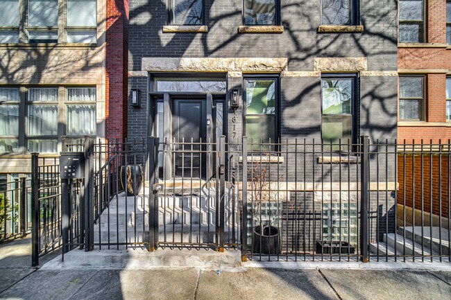 Primary Photo - 1817 N Honore St