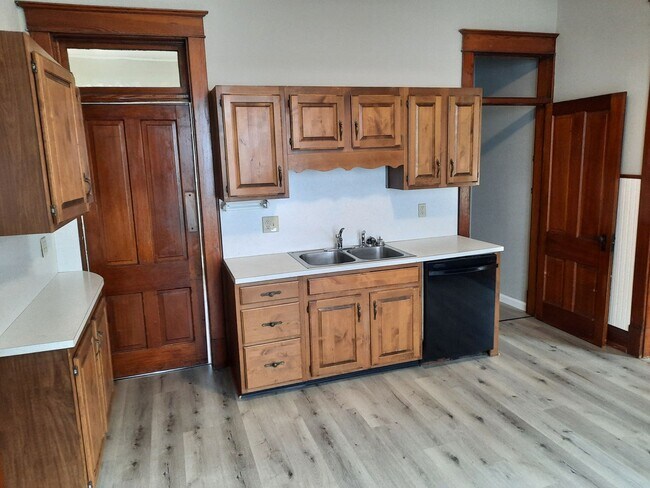 Building Photo - Lovely 3 bedroom 1 bath home