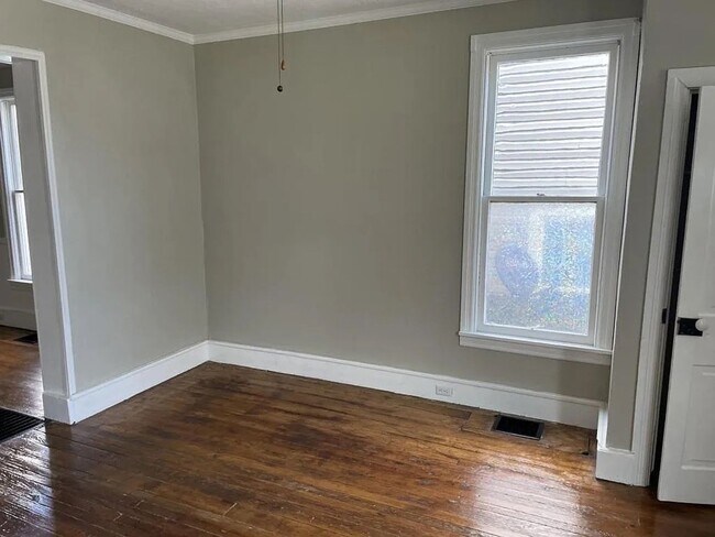 Building Photo - 3-bedroom, 1 full bath Victorian home in Newport, PA