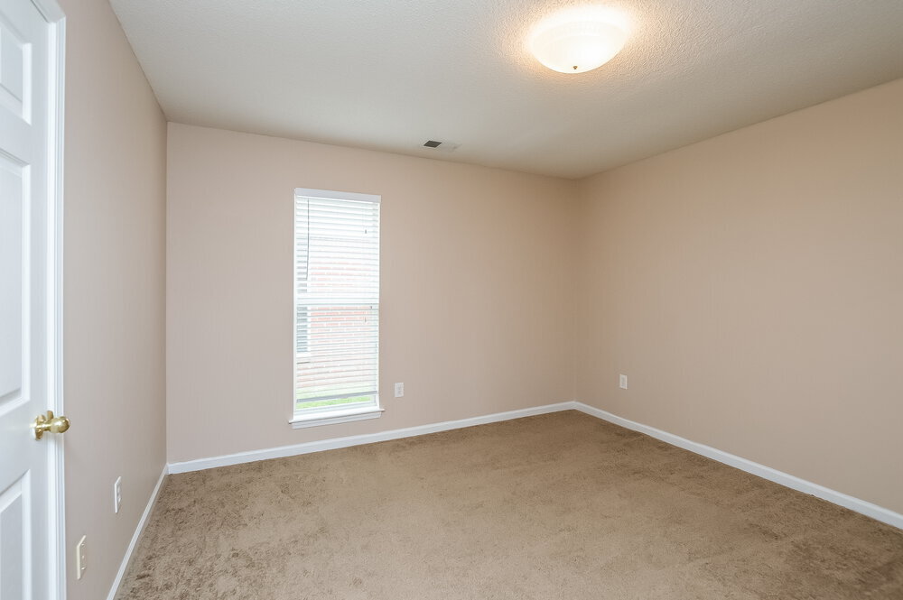 Building Photo - 5378 Russell Dr