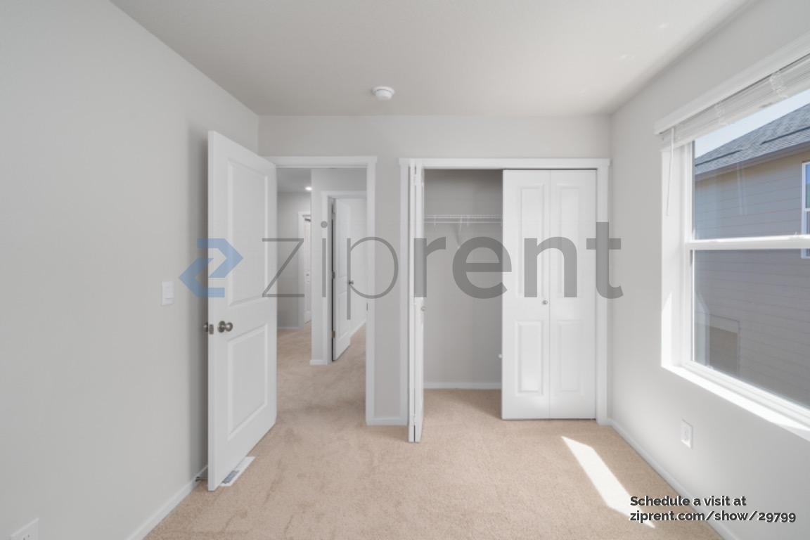 Building Photo - Unit