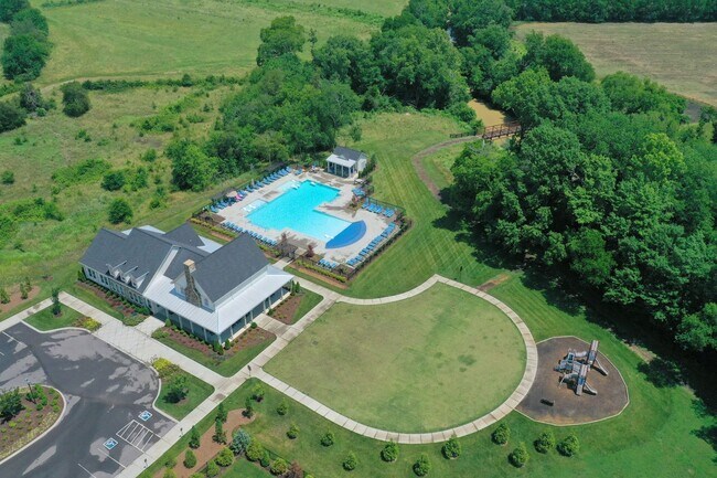 Building Photo - Luxurious 5 Bedroom, 3 Bathroom Home in Mc...