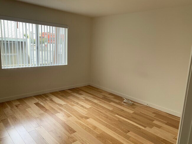 Building Photo - 11825 Courtleigh Dr