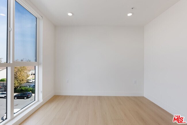 Building Photo - 8561 Belmont St