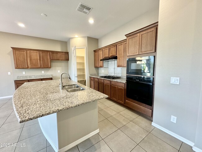 Building Photo - 2575 S Quaintance St