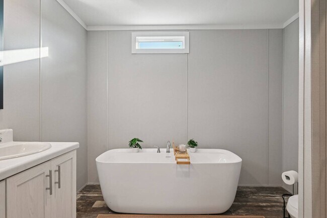 Building Photo - 1611 American Dr