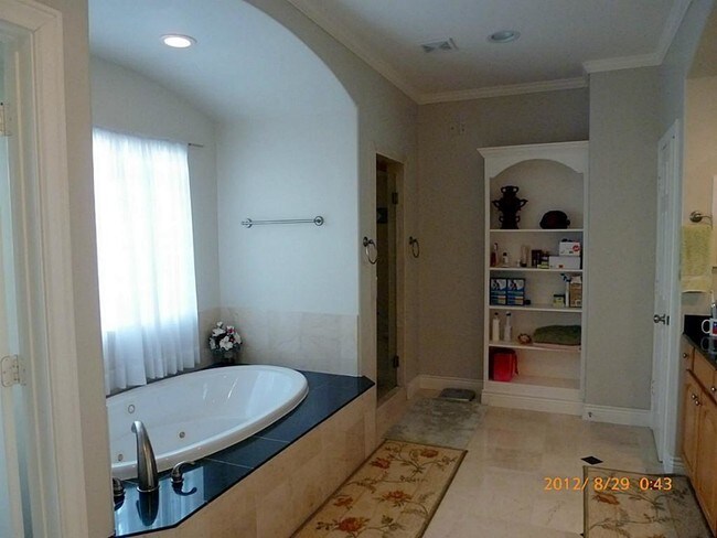 Building Photo - 5626 Dolores St