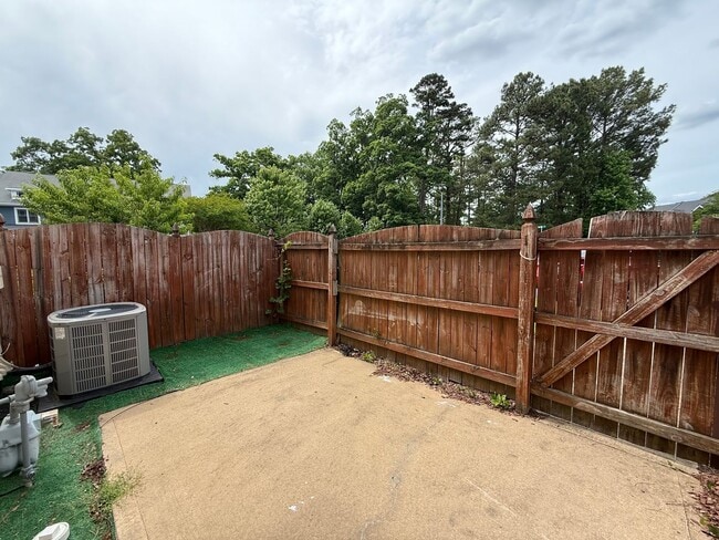 Building Photo - Charming 2BD, 2.5BA Apex Townhome in a Pri...